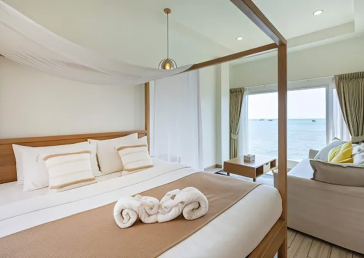 Sea View Family Pool Apartment